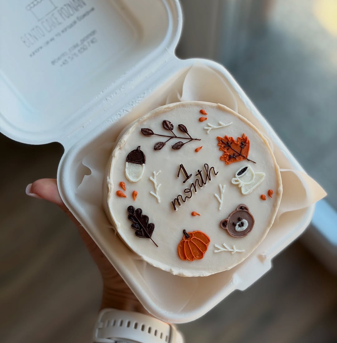 Mały tort w Poznaniu — kiedy wybrać Bento Cake?